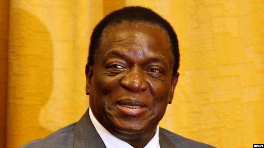 Emmerson Mnangagwa lors d'une visite du ministre russe des affaires étrangères à Harare, Zimbabwe, le 8 mars 2018 