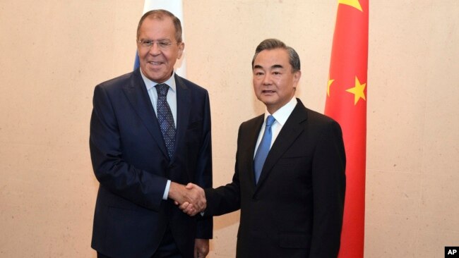 中国外长王毅与俄罗斯外长拉夫罗夫在东盟会议期间会晤（2018年8月2号）