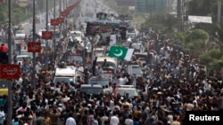 巴基斯坦反對派支持者舉行“自由遊行”