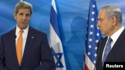 Israeli Prime Minister Benjamin Netanyahu, right, and U.S. Secretary of State John Kerry brief the media before their meeting at Prime Minister's Office in Jerusalem, Nov. 24, 2015.