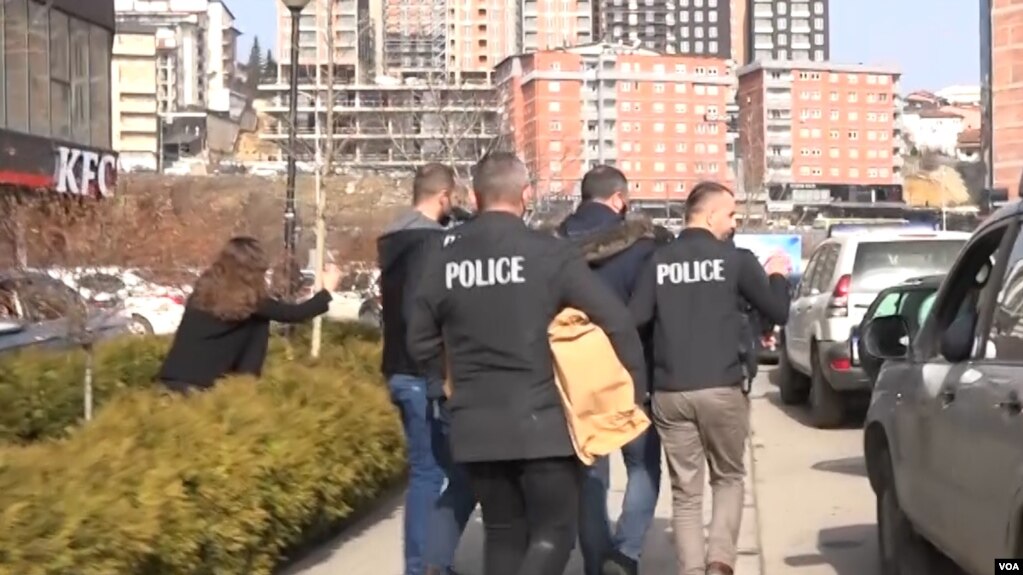 Dymbëdhjetë të arrestuar në Kosovë për shpërdorim detyre dhe ryshfet