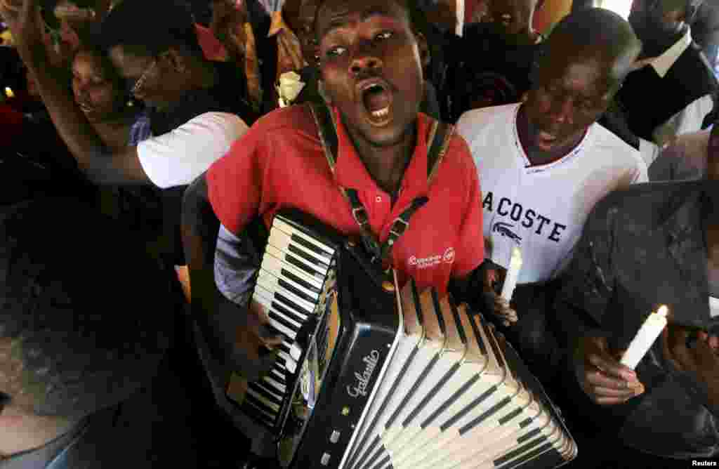 A man plays an accordion during a prayer session following an attack last week by gunmen at the Garissa University College campus, along the streets of Nairobi, April 7, 2015.