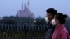 Stanovnici Šangaja nose zaštitne maske zbog novog koronavirusa