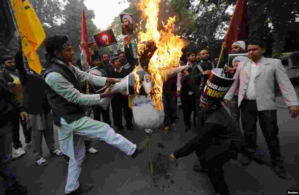 Shi'ite Muslims burn an effigy of Saudi King Salman bin Abdulaziz during a protest against the execution in Saudi Arabia of cleric Nimr al-Nimr, in front of Saudi Arabia's embassy in New Delhi, India, Jan. 4, 2016.