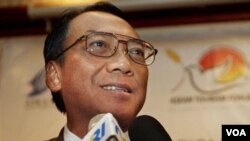 Menteri Energi dan Sumber Daya Mineral, Jero Wacik melarang pembangkit listrik baru memakai BBM.