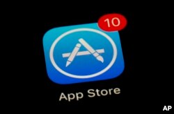 Apple seems to be prevailing in an antitrust trial examining whether its mobile app store illegally skims profits from smaller companies, despite nagging questions about its financial vise on people buying digital services on iPhones, iPads and iPods. (AP