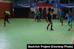 Ajang ini menggunakan sistem unifit, guru boleh mendampingi pemain di lapangan namun harus siswa lah yang mencetak gol (courtesy: Suchrich Project)