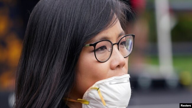CBS新聞部駐白宮記者江維佳在白宮記者會上聽特朗普總統講話