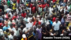 Vue sur la marche citoyenne à Bamako contre la révision de la constitution, au Mali, le 18 juin 2017. (VOA/Kassim Traoré)