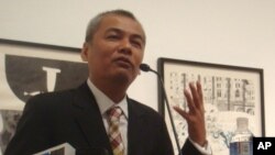  Chhang Youk, director of the Documentation Center of Cambodia 