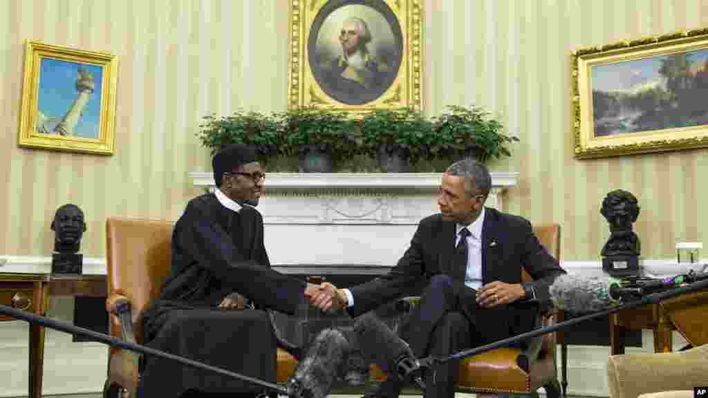 Shugaba Muhammadu Buhari da Shugaba Barack Obama A Ofishin Shugaban Amurka Da Ake Kira Oval Office A Fadar White House, Litinin 20 Yuli, 2015