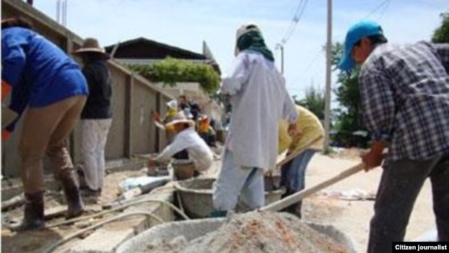 ມີແຮງງານຕ່າງຊາດ ທີ່ໄດ້ແຈ້ງຂຶ້ນທະບຽນພຽງ 24,100 ຄົນເທົ່ານັ້ນ ແລະອີກຫຼາຍກວ່າ 27,000 ຄົນ ຍັງພາກັນຫລົບລ້ຽງການຂຶ້ນທະບຽນ ຢູ່ໃນລາວ.