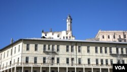 Alzatraz, bekas penjara yang kini dijadikan museum dan banyak dikunjungi wisatawan di San Francisco (Foto: dok). Pusat Informasi Hukuman Mati di Washington melaporkan eksekusi tahanan di AS dilakukan di sembilan negara bagian tahun 2012, Selasa (18/12).
