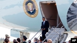 Tổng thống Obama xuống sân bay quốc tế ở Hàng Châu, Trung Quốc, thứ bảy 3/9/2016.