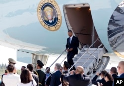 U.S. President Barack Obama arrives on Air Force One at Hangzhou Xiaoshan International Airport in Hangzhou in eastern China's Zhejiang province, Saturday, Sept. 3, 2016.