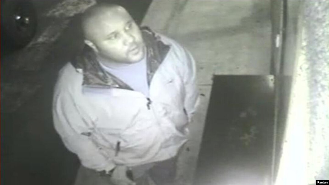 Imagen del fugitivo Christopher Dorner captada por una cámara de vigilancia y difundida por la policía en California.