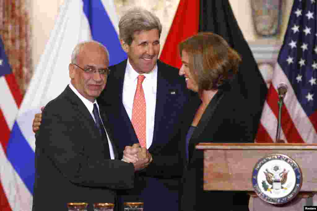 (L-R) Chief Palestinian negotiator Saeb Erekat, U.S. Secretary of State John Kerry and Israel's Justice Minister Tzipi Livni shake hands at a news conference at the end of talks at the State Department in Washington. Israeli and Palestinian negotiators held their first peace talks in nearly three years in a U.S.-brokered effort that Kerry hopes will end their conflict despite deep divisions.