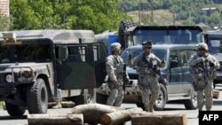 Військові НАТО патрулюють митний перехід між Косовом і Сербією