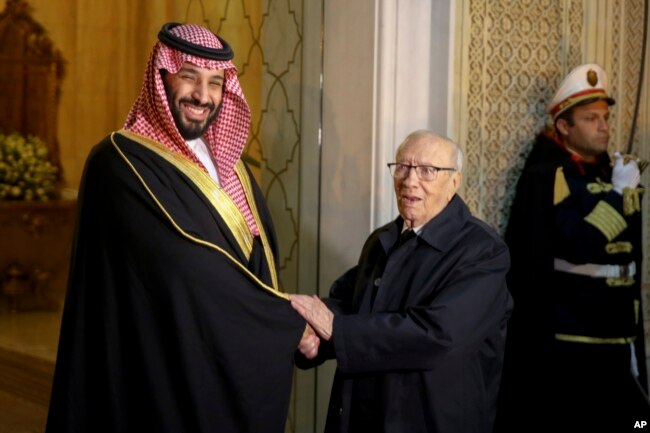 Tunisian President Beji Caid Essebsi, right, shakes hands with Saudi Crown Prince Mohammed bin Salman upon his arrival at the presidential palace in Carthage near Tunis, Nov. 27, 2018.