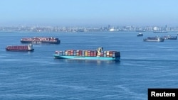 Container ships wait off the coast of the congested Ports of Los Angeles and Long Beach in Long Beach, California, U.S., October 1, 2021. (REUTERS/ Alan Devall)