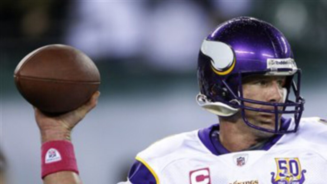 Brett Favre apologizes to Minnesota Vikings teammates for 'distraction'  hours before they play at New York Jets 