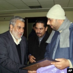 Abdelilah Benkirane (L), the new Head of Government, with two PJD delegates from Agadir (file photo).