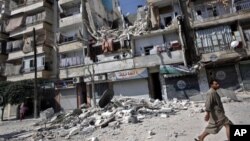 Nhà cửa trong thành phố Aleppo của Syria đổ nát sau một vụ oanh kích