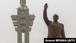 This picture taken on June 25, 2020, shows the statue of Congolese national hero Patrice Emery Lumumba in Kinshasa. - The Democratic Republic of Congo celebrates the 60th anniversary of its independance from Belgium on June 30, 2020