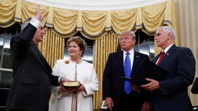 Tổng thống Trump tại lễ nhậm chức của ông Tillerson hồi tháng Hai năm 2017.