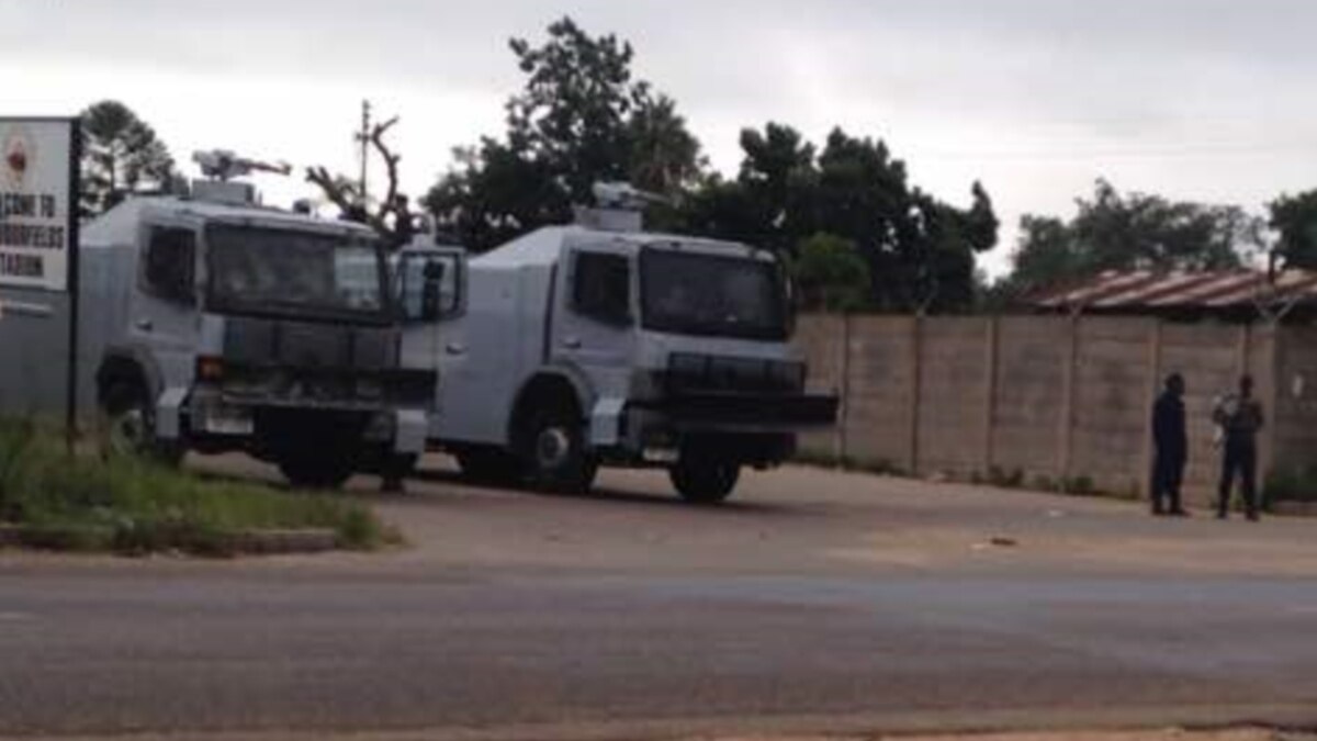 Armed Zimbabwe Police Block Ndebele King 'Installation' Venue