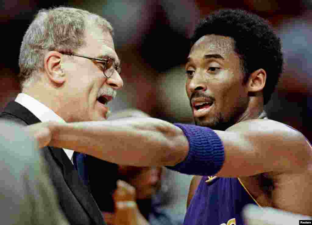 Los Angeles Lakers head coach Phil Jackson and Kobe Bryant