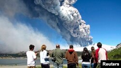 Le volcan Copahue, qui en décembre 2012 émettait des nuages de cendres, connait une activité sismique accrue