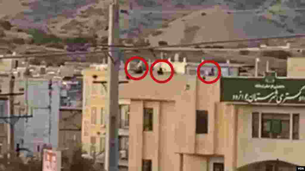 تصاویر مربوط به اعترضات در شهرهای مختلف ایران _ تیر اندازی از بالای دادگستری جوانرود 