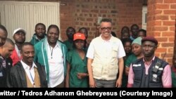 Le directeur général de l'OMS, Tedros Adhanom Ghebreyesus au milieu du personnel des agences des Nations unies chargées de la lutte contre Ebola à Beni, Nord-Kivu, RDC, 8 novembre 2018. (Twitter/ Tedros Adhanom Ghebreyesus)