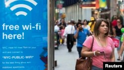 Muchas comunidades ya tienen bolsones de Wi-Fi gratis limitada, pero hasta ahora esos servicios se concentraban en lugares públicos importantes.