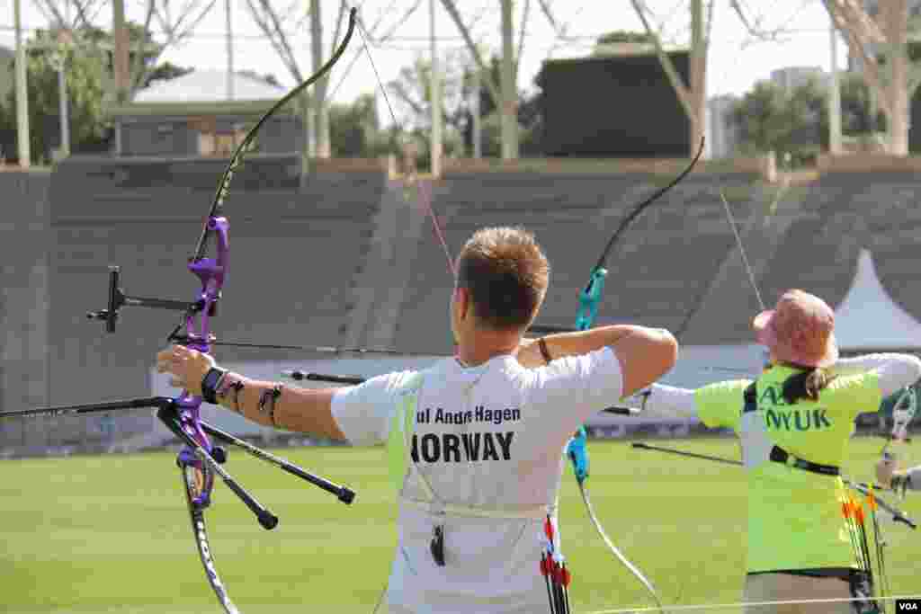 Kamandan oxatma (Tofiq Bəhramov adına Respublika Stadionu)