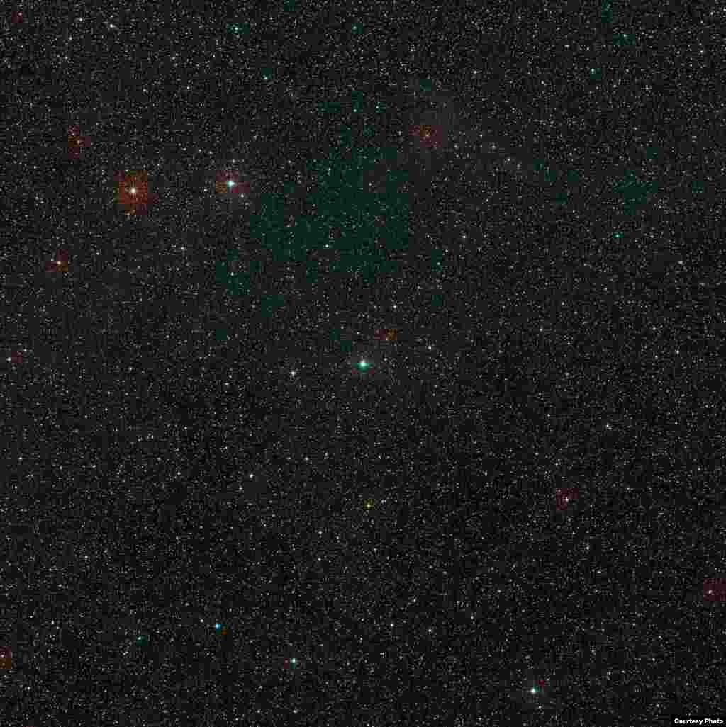 Céu ao redor da jovem estrela HD 100546 no sul da constelação da Musca.