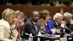 Mali's Foreign Minister Tieman Coulibaly, center, waits for the start of an emergency meeting of EU foreign ministers at the EU Council building in Brussels, Belgium, January 17, 2013.