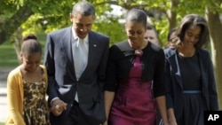 Keluarga Obama membayar pajak lebih rendah untuk tahun 2012 yang berarti penghasilannya berkurang (foto: dok). 