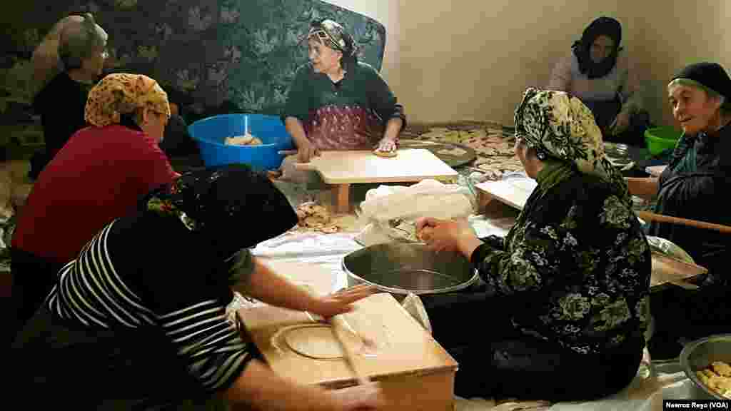 Kurdish mothers cooking