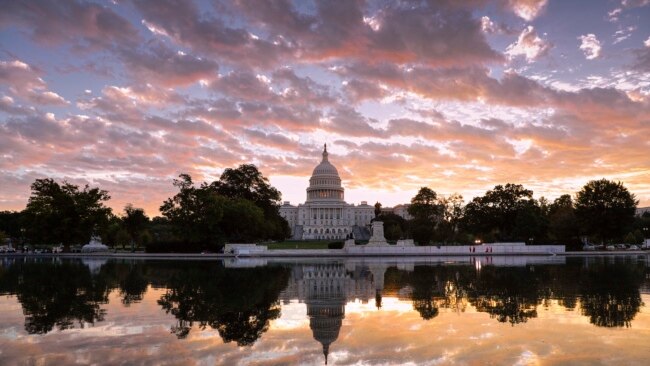 资料照：华盛顿日出时分的美国国会大厦