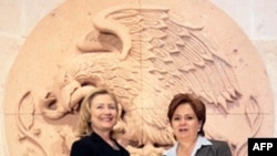 Ngoại trưởng Hoa Kỳ Hillary Clinton và Bộ trưởng Ngoại giao Mexico Espinosa tại Guanajuato, ngày 24/1/2011