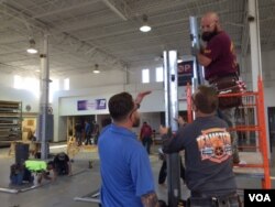 FILE - Of the 755 apprentices at the Ohio Carpenters Joint apprentice training center in Richfield, Ohio, 475 have had at least some college credits. (C. Presutti/VOA)