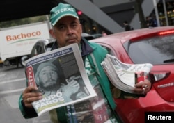 A street vendor sells copies of Mexico's leading daily Metro newspaper showing an image of Fidel after the announcement of the death of Cuban revolutionary leader Fidel Castro, in Mexico City, Mexico, November 26, 2016.