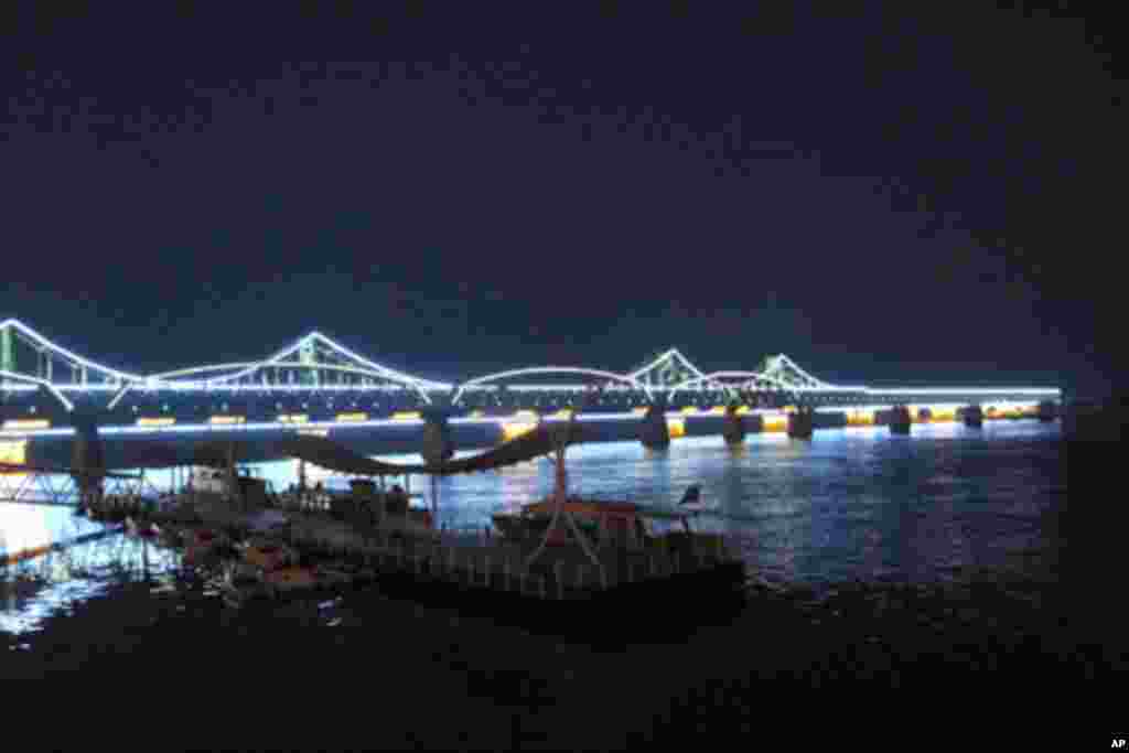 鴨綠江大橋夜景