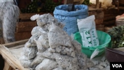 Odowa stones are being packaged and sold mostly to be eaten by pregnant women in Kenya (R. Ombuor/VOA).