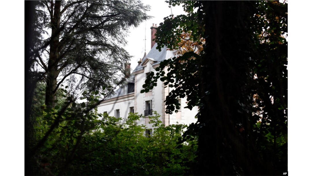 Rumah besar paman Bashar al-Assad, Rifaat al-Assad, di Bessancourt, utara Paris, 13 September 2013. (Foto: dok).
