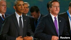 4일 영국 웨일즈에서 나토 정상회의가 개막한 가운데 바락 오바마 미국 대통령(왼쪽)과 데이비드 캐머런 영국 총리가 나란히 서 있다.