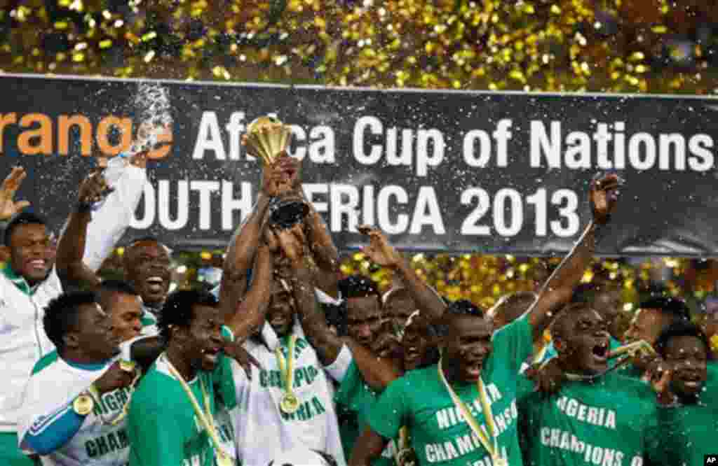 Nigeria players hold up the trophy after defeating Burkina Faso in the final of the African Cup of Nations soccer tournament at the Soccer City Stadium in Johannesburg, South Africa, Sunday, Feb. 10, 2013. (AP Photo/Armando Franca)