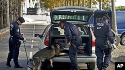 Portuguese police search a vehicle entering Lisbon's Parque das Nacoes district on 17 Nov 2010 where leaders of NATO member countries will attend a summit 19 Nov and 20 Nov